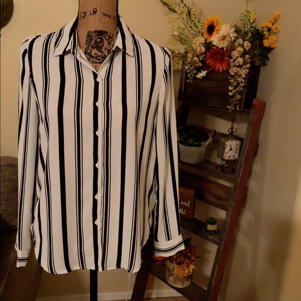 ❌SOLD❌Forever 21 blouse🤩